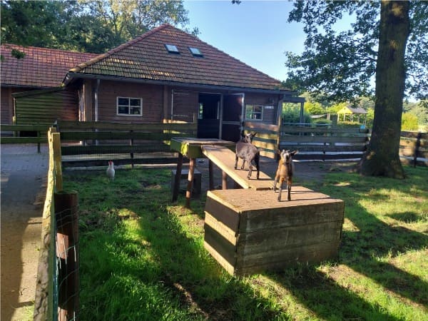 Vooraanzicht boerderij